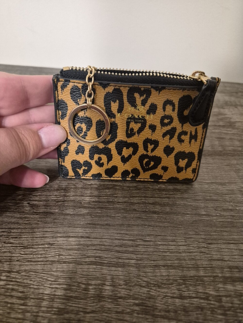 NWOT Coach Heart Leopard Print Zip Card Holder Keyring